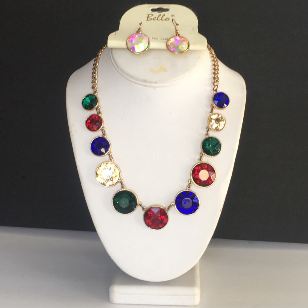 NWT. Fashion Necklace/Earring Set